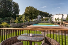 01-Blick-zum-Pool